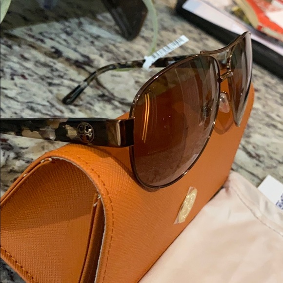 NWT Auth Tory Burch Aviator Sunglasses - Picture 2 of 14